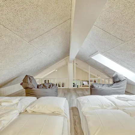 בית נופש Lovely In With Sauna