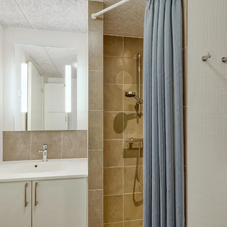 בית נופש Lovely In With Sauna *