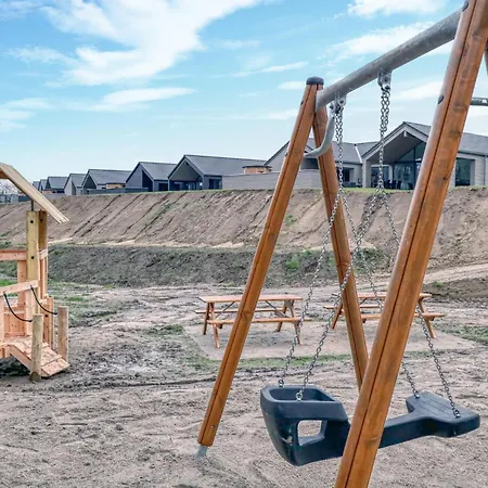 בית נופש Lovely In With Sauna