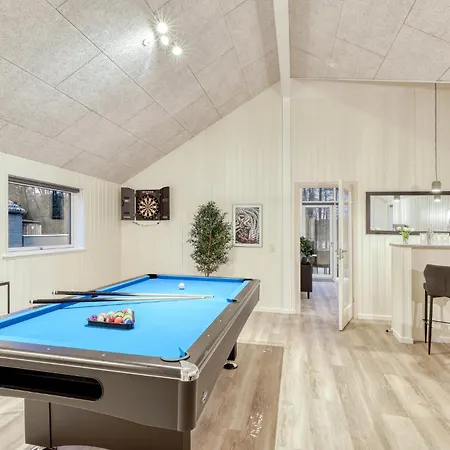 בית נופש Lovely In With Sauna