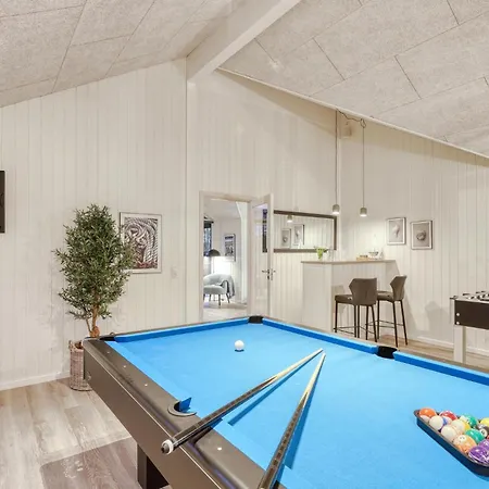 בית נופש Lovely In With Sauna